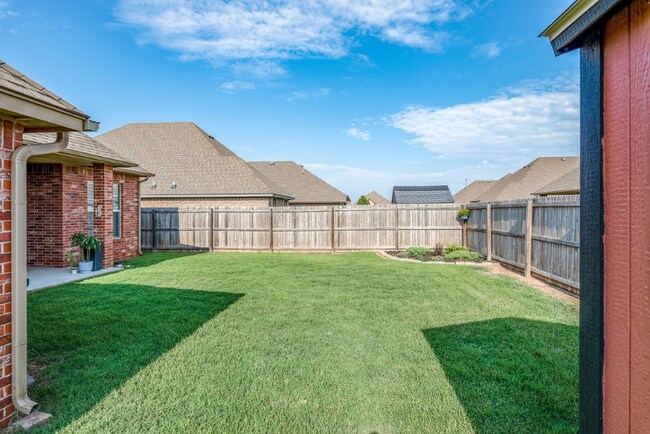 Building Photo - 5112 SW 120th Ct