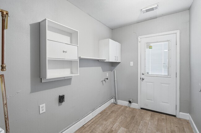 Building Photo - 2310 Merle St