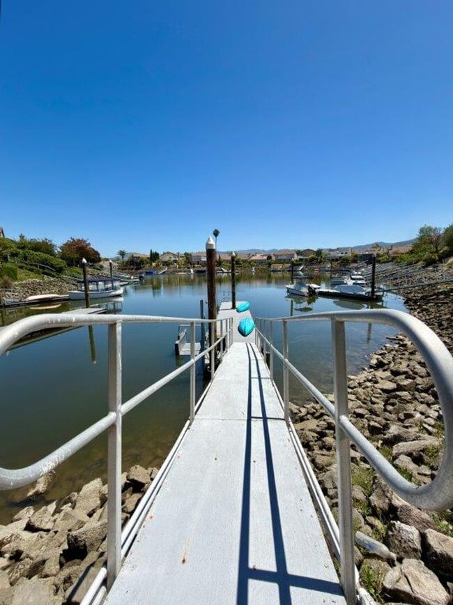 Building Photo - Coveted Napa Yacht Club 3 Bedrooms, 2 1/2 Bathrooms, w/ 1st Level Primary Bedroom/Bath