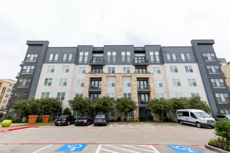 Building Photo - 3801 Vitruvian Way