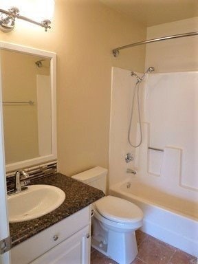 Building Photo - Updated Townhome in Country Club Village Green