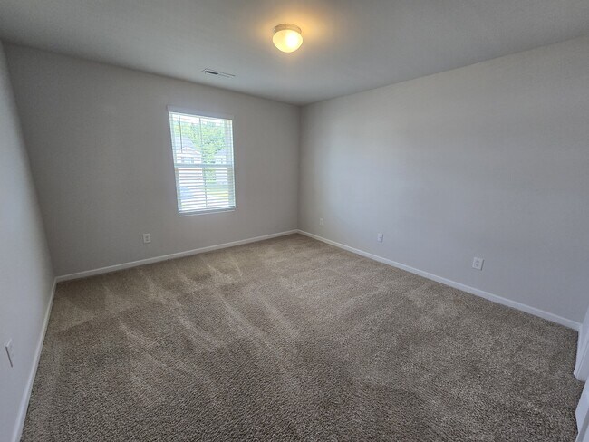Building Photo - 129 Maple Tree Ln