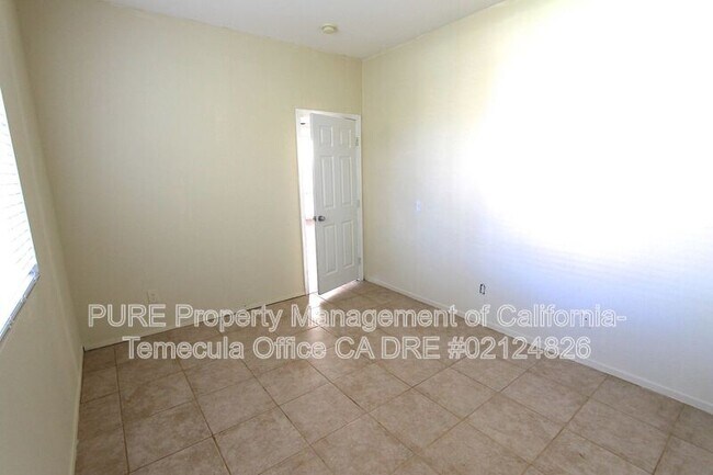 Building Photo - 40269 Miklich Dr