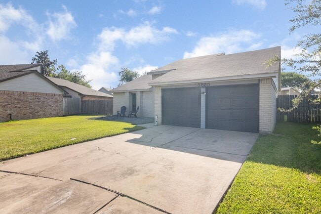 Building Photo - 15535 Evergreen Pl Dr
