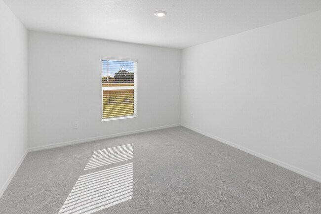 Building Photo - 4 Bedroom 2 Bath Home