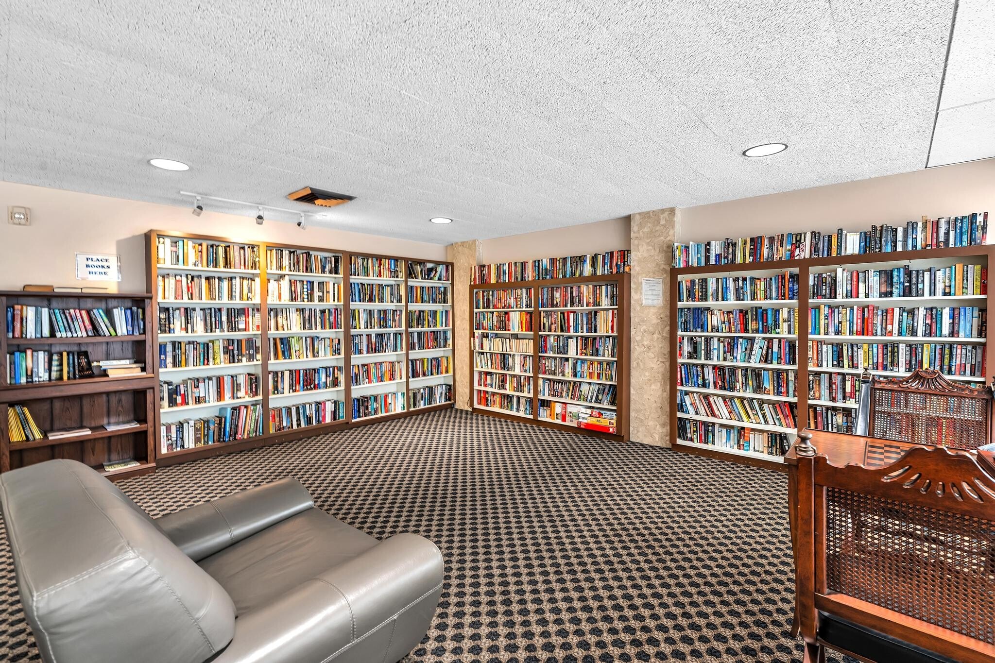 Library - 4020 Galt Ocean Dr