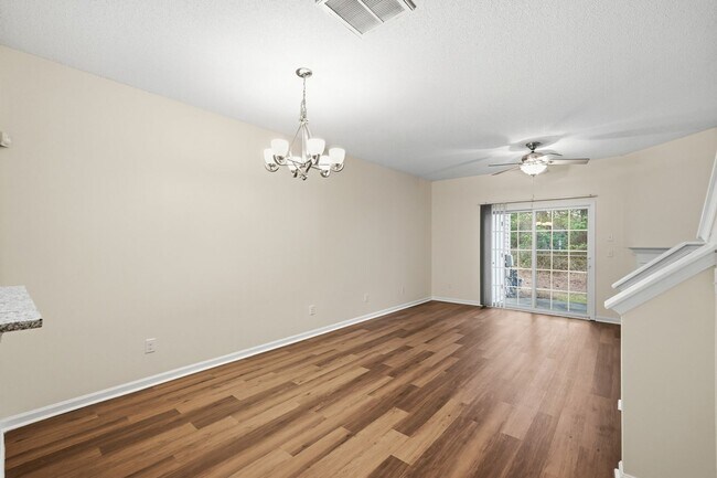 Building Photo - Beautiful Matthews Townhome with Updated Interior & Community Pool