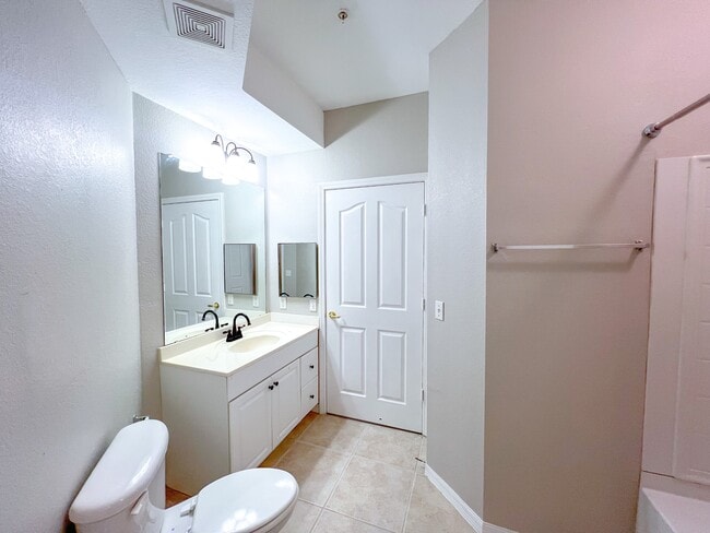 Building Photo - 2211 NW 16th Terrace