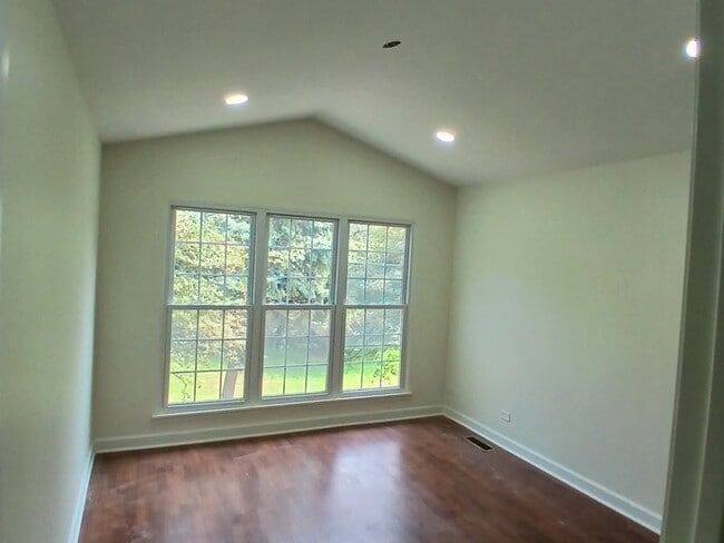 Building Photo - 1150 Regency Dr