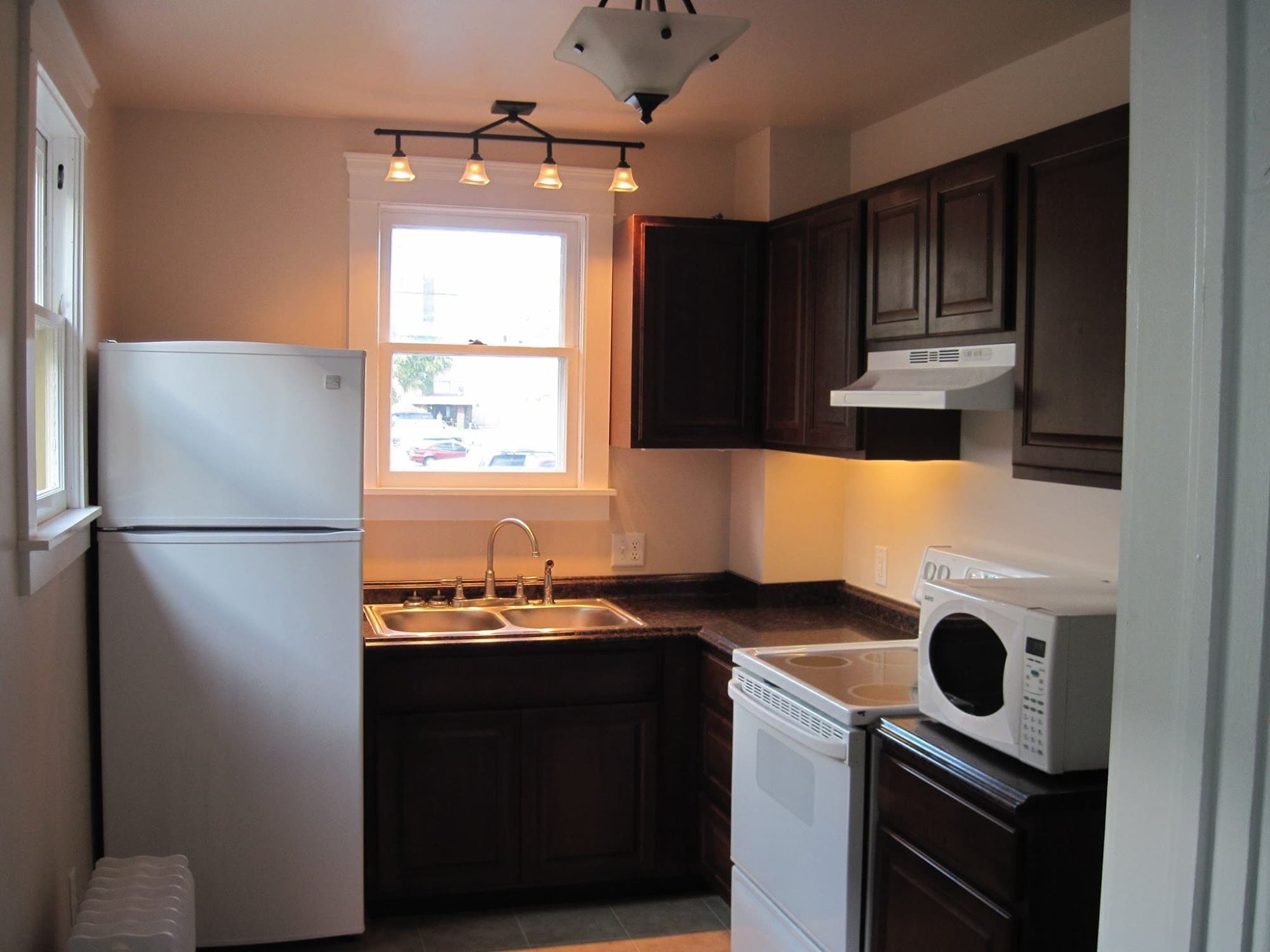Building Photo - 225 W Loucks St