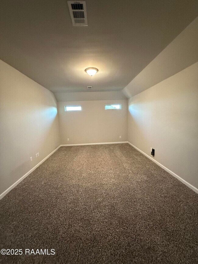 Building Photo - 200 Broussard Hl Dr