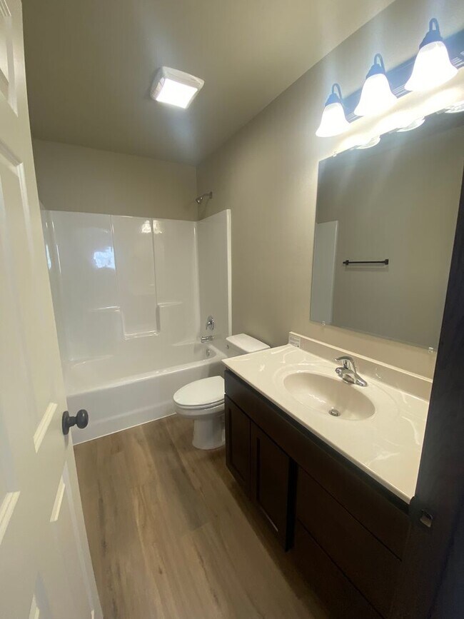 Building Photo - 5 BED | 2 BATH | DOUBLE GARAGE | RAPID VALLEY