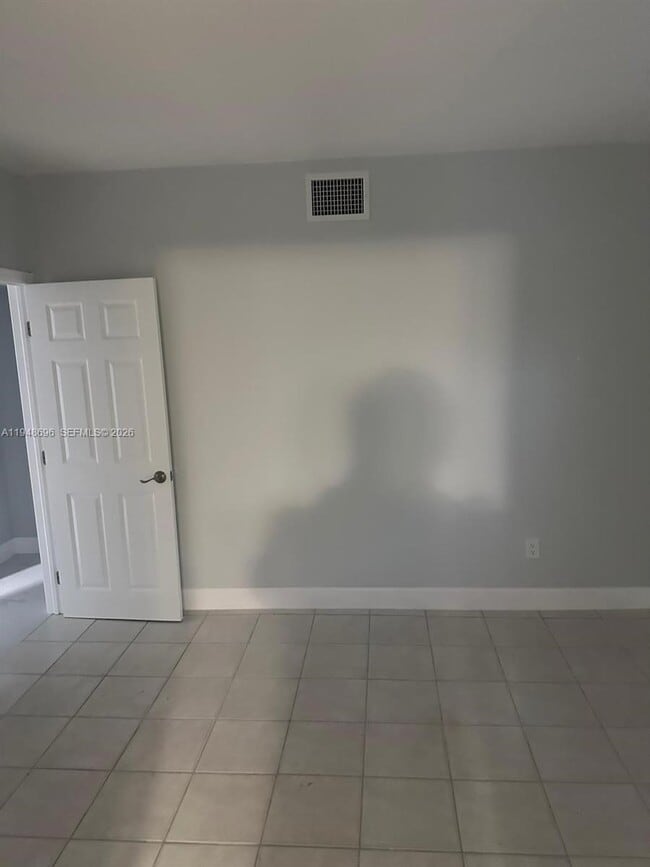 Building Photo - 1705 NE 157th Ter