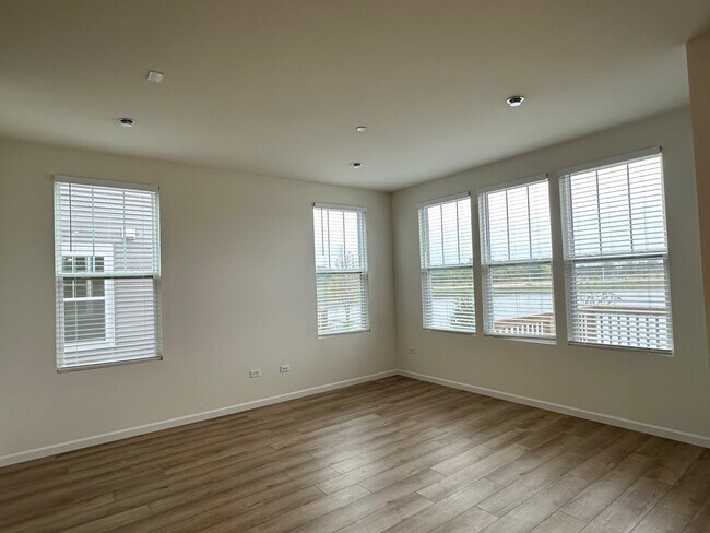 Building Photo - 5955 Hawkweed Dr