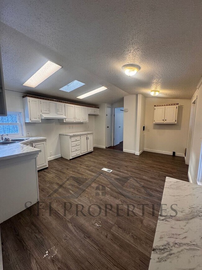 Building Photo - 3 BEDROOMS 2 BATHROOMS HOUSE IN HANOVERTON, OH 44423