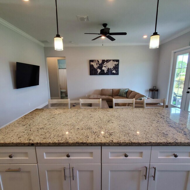 Building Photo - 2161 SE Sunflower St