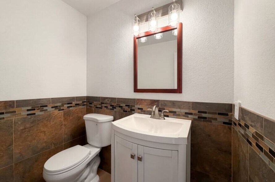 Building Photo - 37740 Duffel St