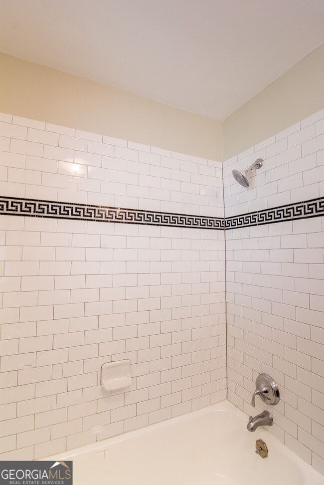 Building Photo - 4090 Land O Lakes Dr NE