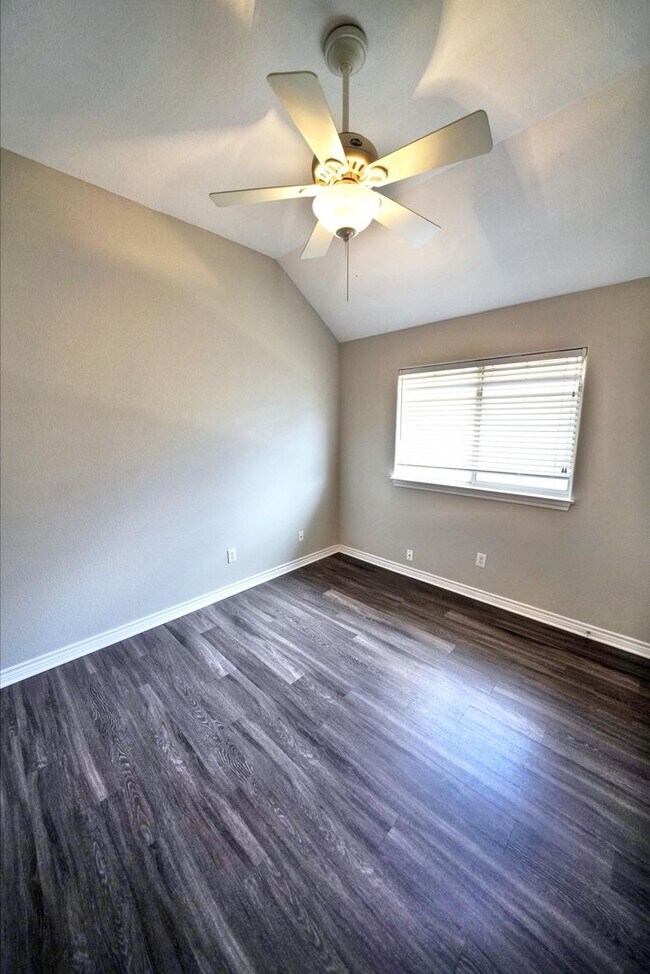 Building Photo - Stunning 4-Bedroom Home in Live Oak Hills,...