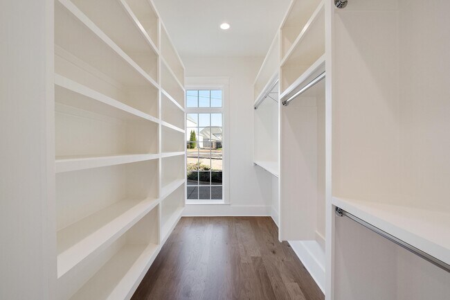 Building Photo - 1117 E Irvin Dr