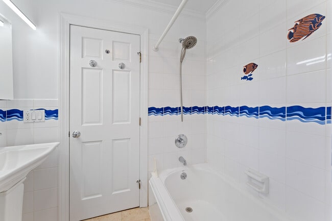 Building Photo - 14 Wakefield Rd