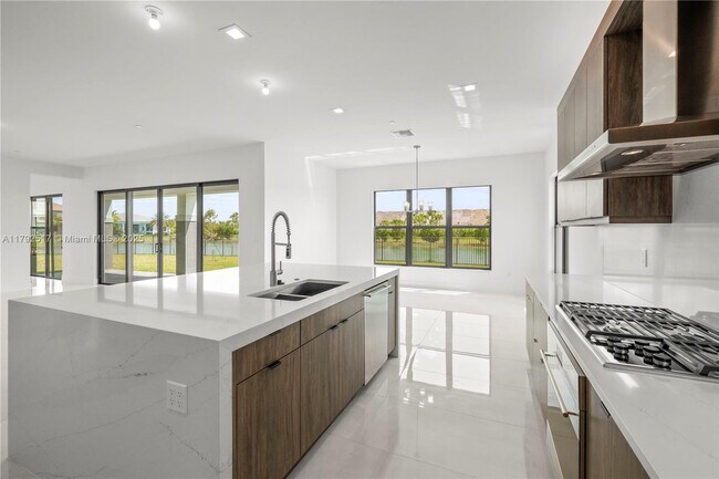 Building Photo - 12865 Wingspan Ct