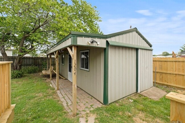 Building Photo - 1204 Derek Dr