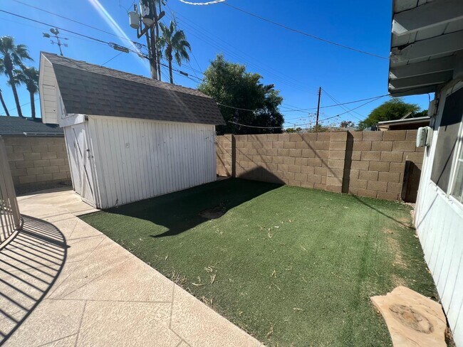 Building Photo - 7417 E Cambridge Ave