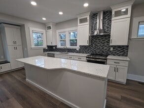 Building Photo - Updated Home in Pleasant Ridge