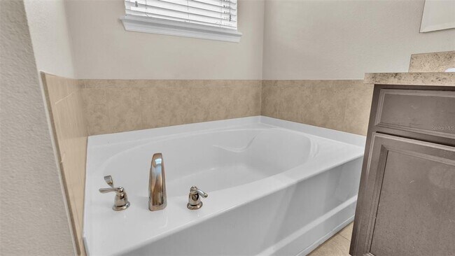 Building Photo - 6838 Glenbrook Dr