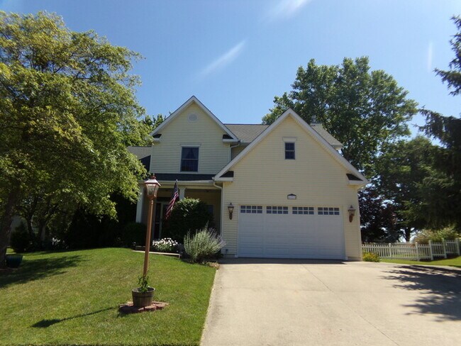Building Photo - Beautiful 3 Bed 3.5 Bath Xenia Home!