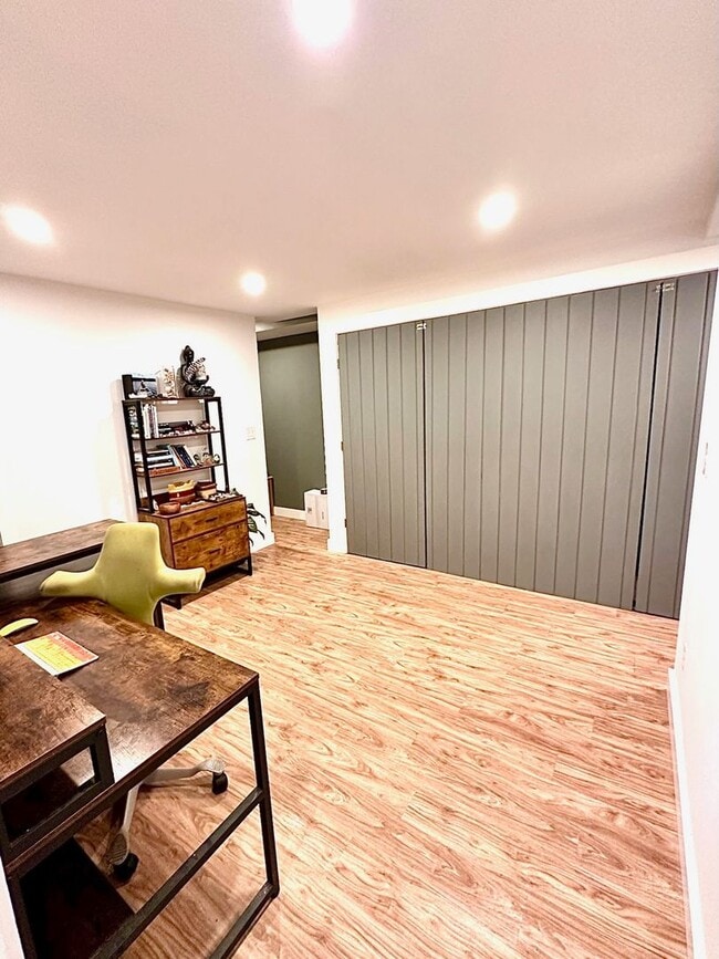 Building Photo - Bright & Airy Home Near Brettun’s Pond – Scenic Views & Modern Comfort