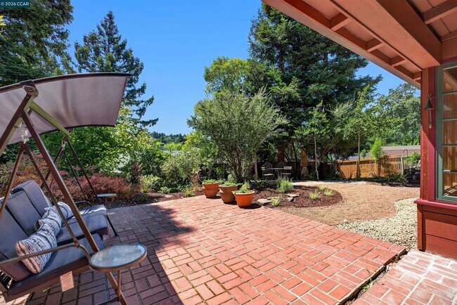Building Photo - 755 Glenside Dr