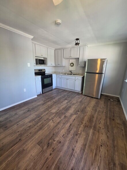 Kitchen/living area - 502 Big Rock St