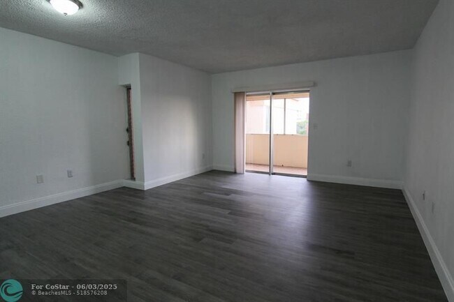 Building Photo - 9159 SW 77th Ave