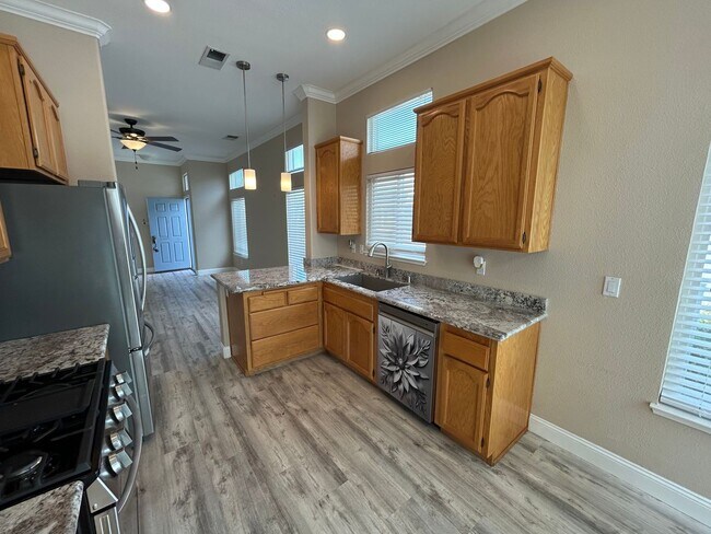 Building Photo - 460 Winesap Dr