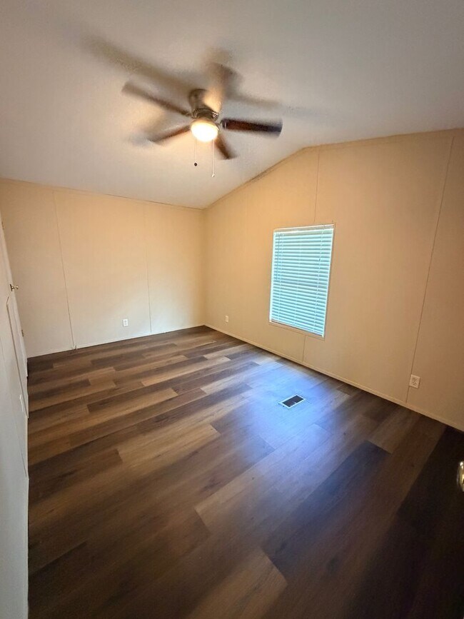 Building Photo - Beautiful Updated 3 Bedroom Home in Bossier