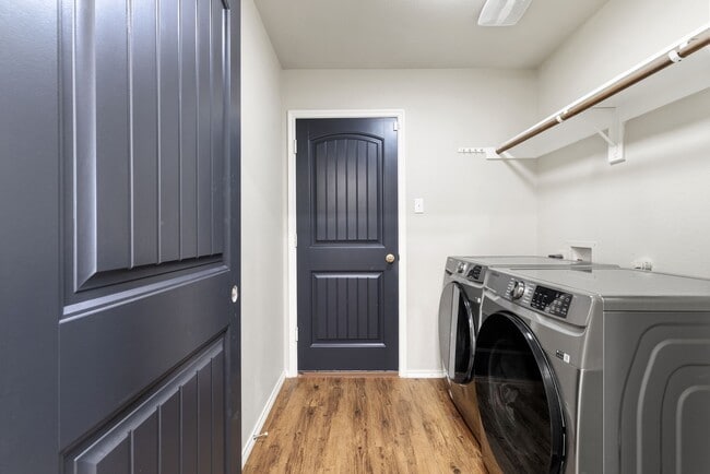 Building Photo - 1312 Cedar Hollow Dr