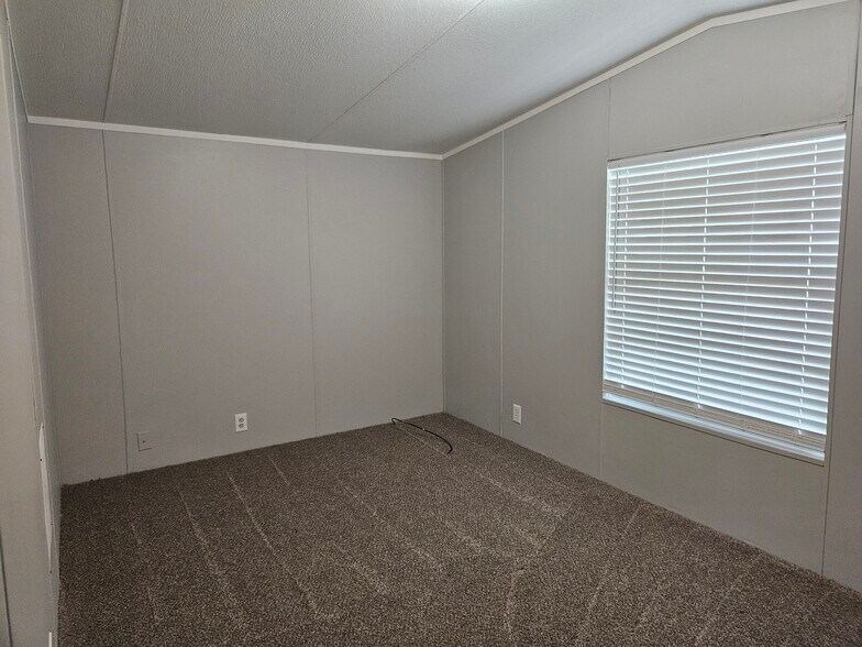 Building Photo - 71 Lynnwood Cir