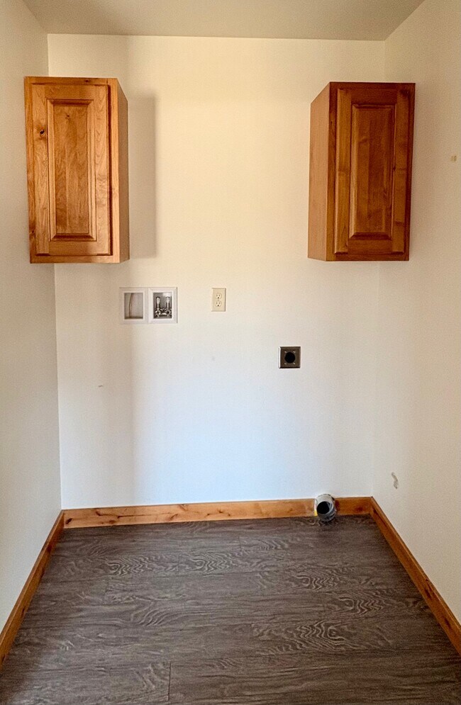 Building Photo - 6963 Green Meadow Dr