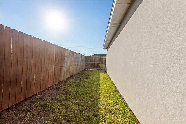Building Photo - 1503 W Heritage Dr