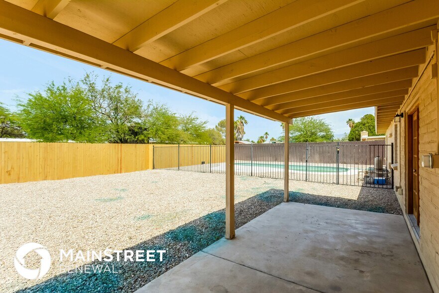 Building Photo - 7321 E Lakeside Dr