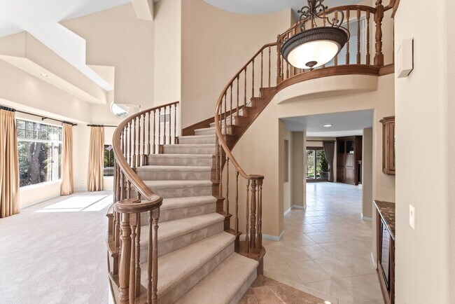 Building Photo - 2663 Yellowwood Dr