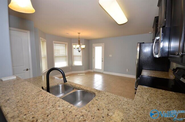 Building Photo - 702 Willow Shoals Dr SW
