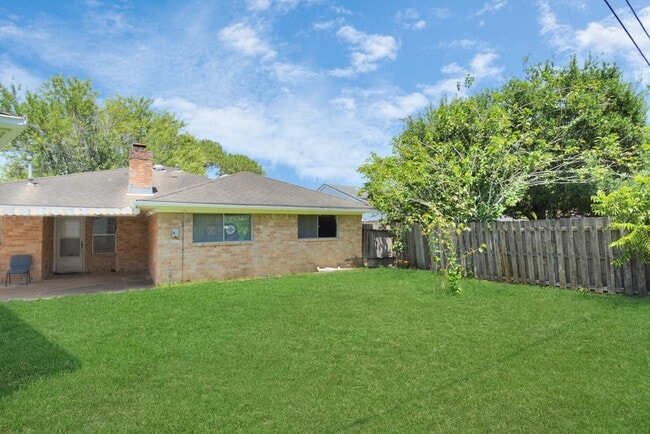Building Photo - 11310 Sagewind Dr