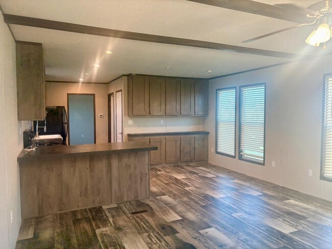 Building Photo - 150 Private Road 1610