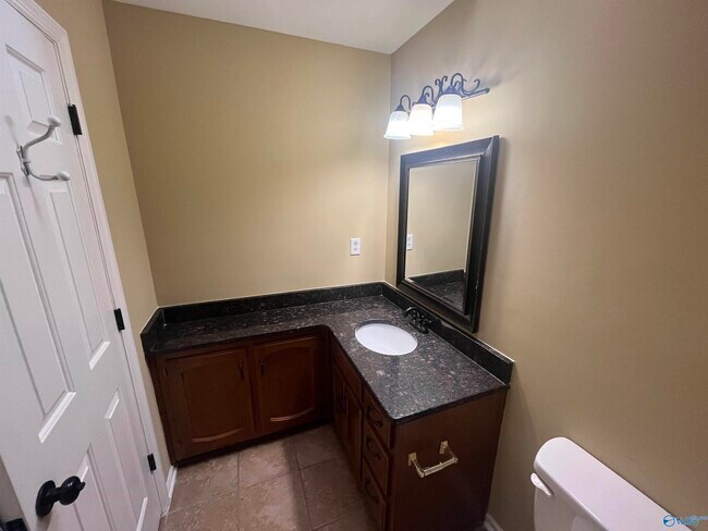 Building Photo - 14909 Clovercrest Dr SE