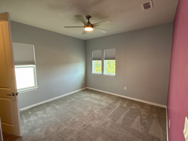 Building Photo - 12970 Brookside Moss Dr