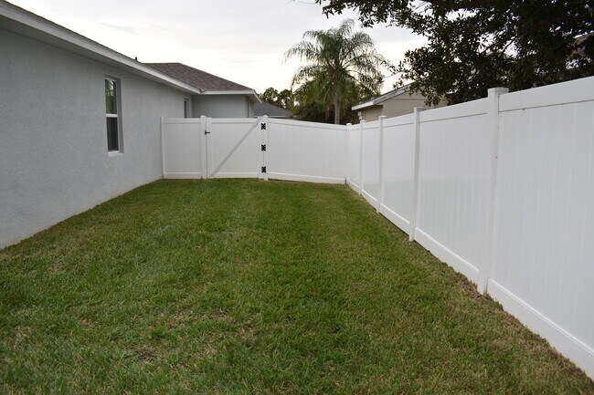 Building Photo - 3822 Milflores Dr