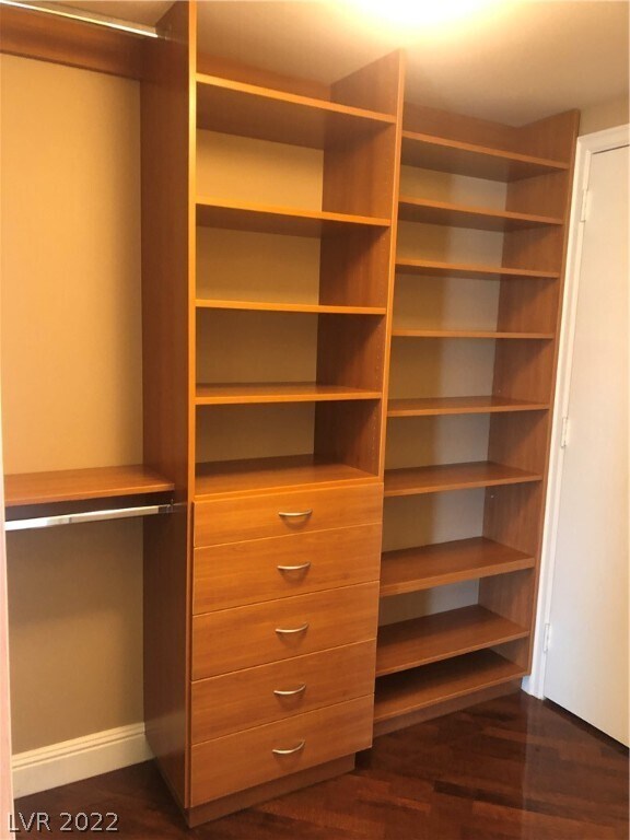 Building Photo - 2747 Paradise Rd